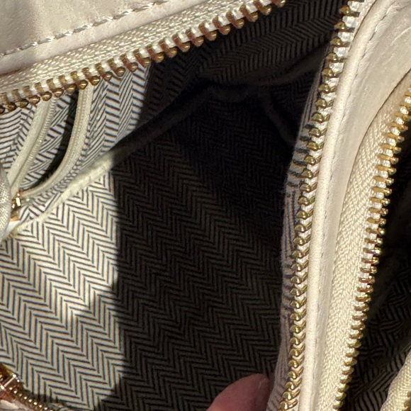 Elegant Cream Sling Bag - Picture 5 of 6